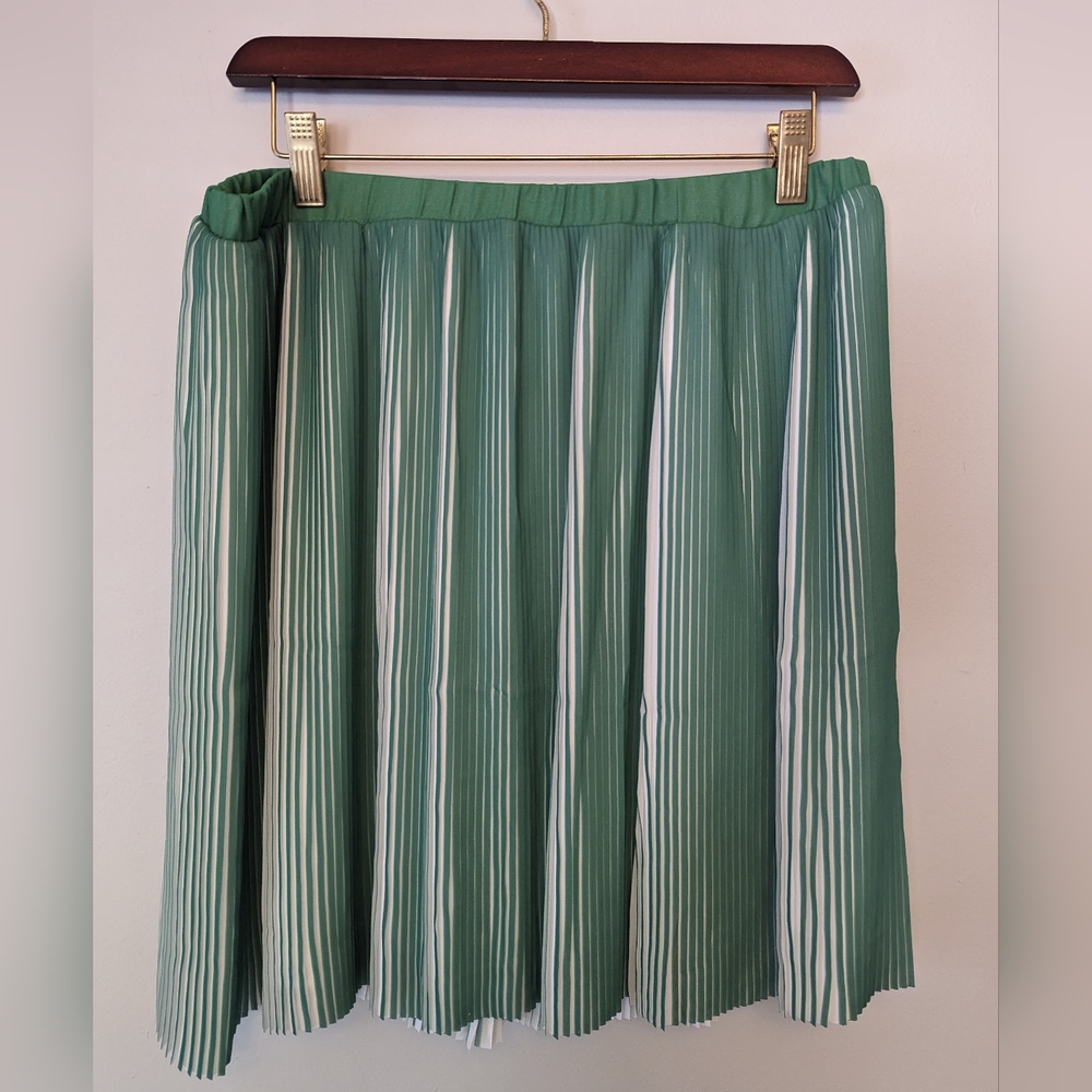 MSSP pleated skirt NWT